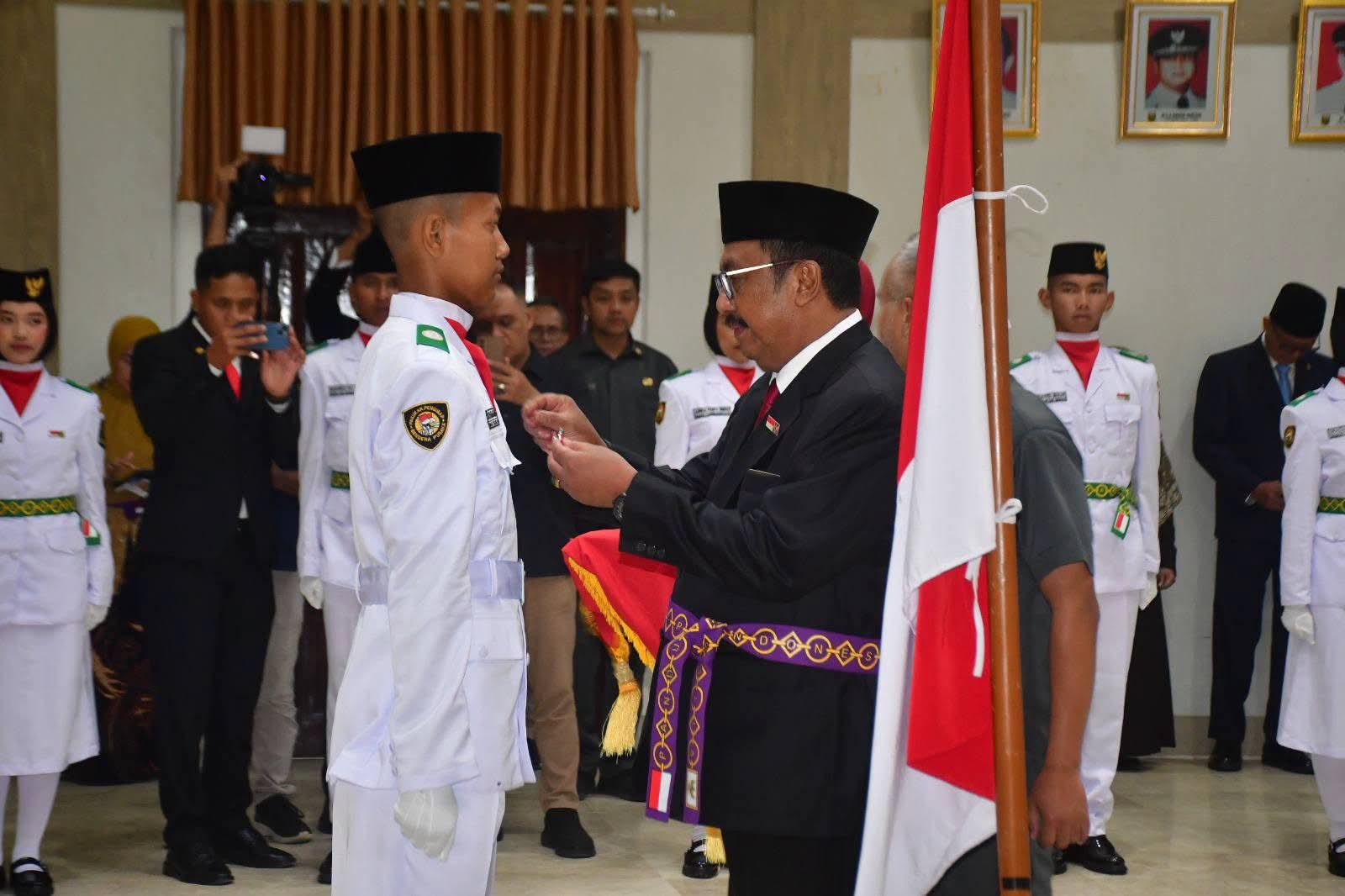 Bupati Sukabumi Kukuhkan 32 Anggota Paskibra