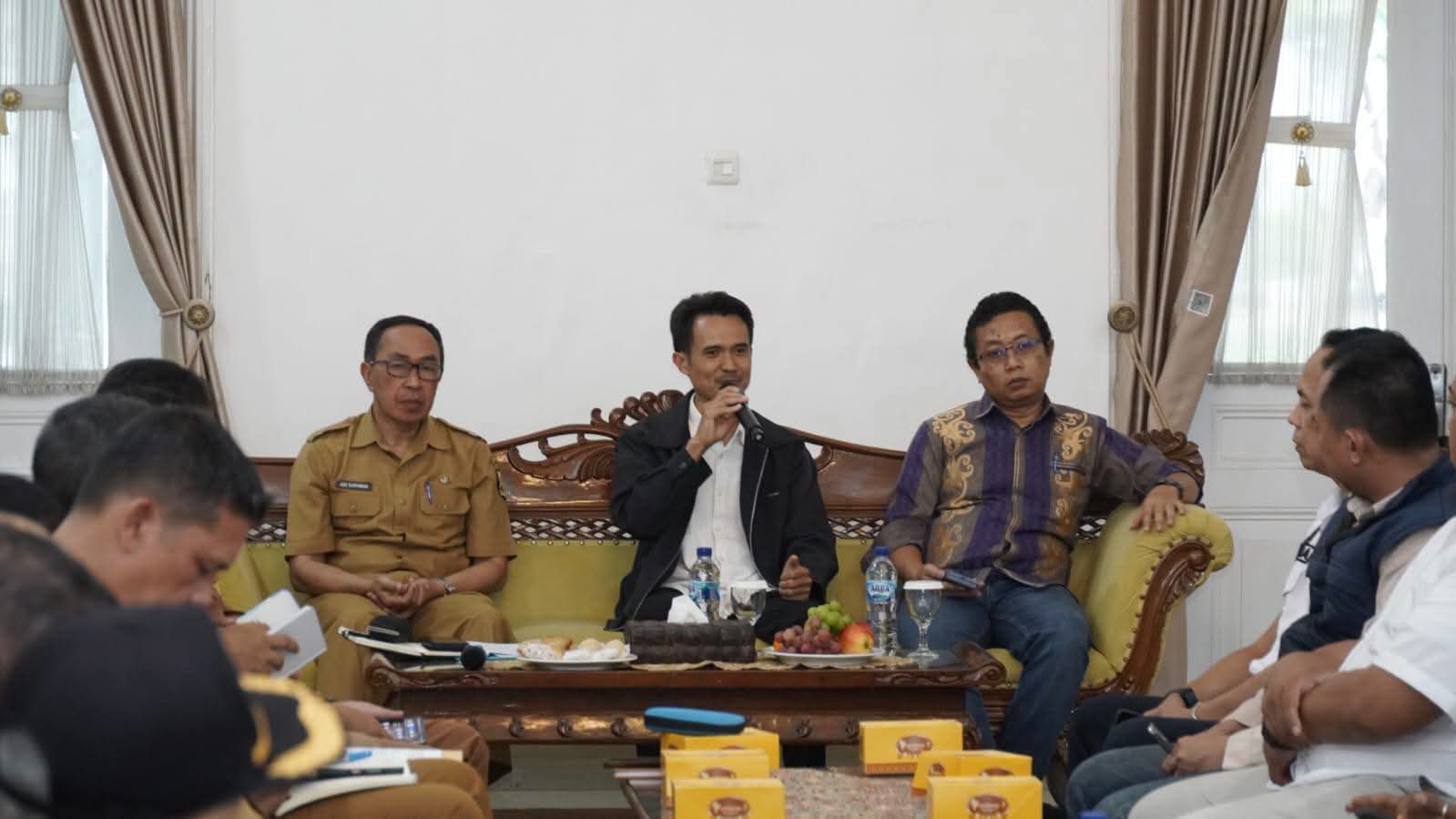 Sekda Sukabumi Terima Tim PPTPKH Jabar, Bahas Verifikasi Lahan di Empat Wilayah