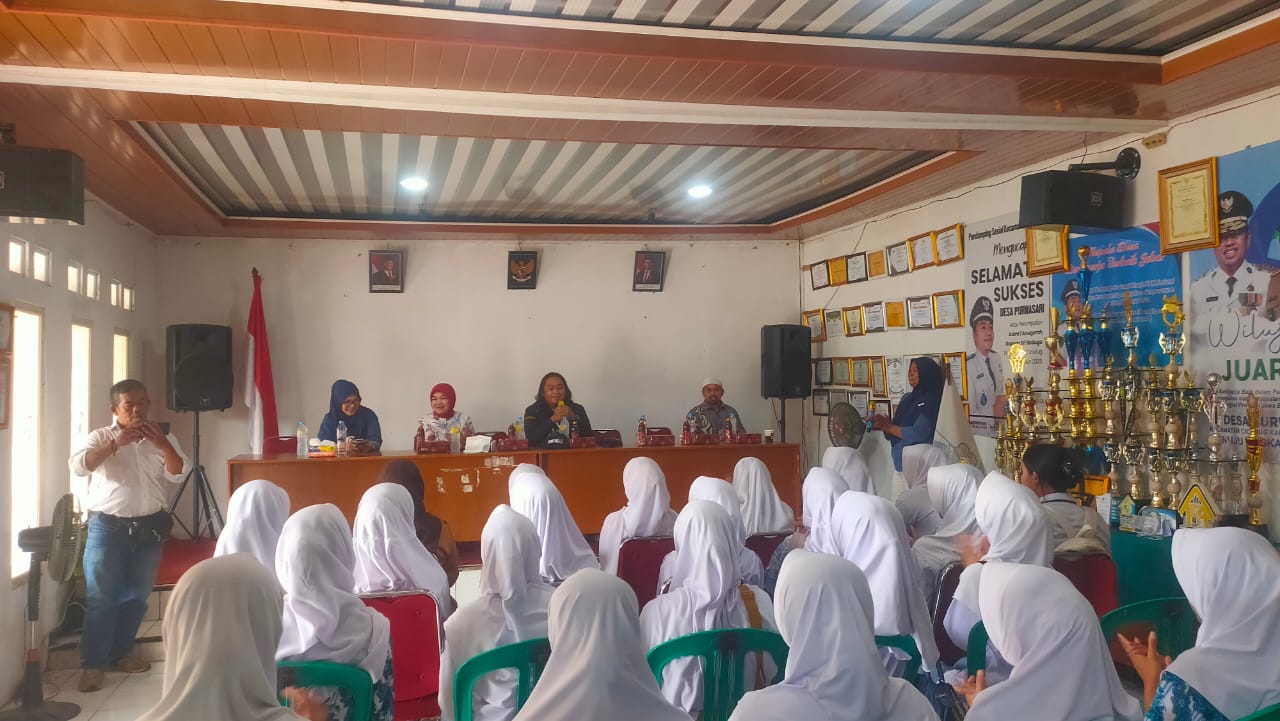 Reses DPRD Jabar di Cicurug, Lina Ruslinawati Edukasi Pemilih Pemula agar Tak Salah Pilih