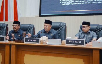 Paripurna ke-23 DPRD Kabupaten Sukabumi Bahas Dua Raperda dan Pandangan Fraksi atas APBD 2027 3 Paripurna ke-23 DPRD Kabupaten Sukabumi Bahas Dua Raperda dan Pandangan Fraksi atas APBD 2027
